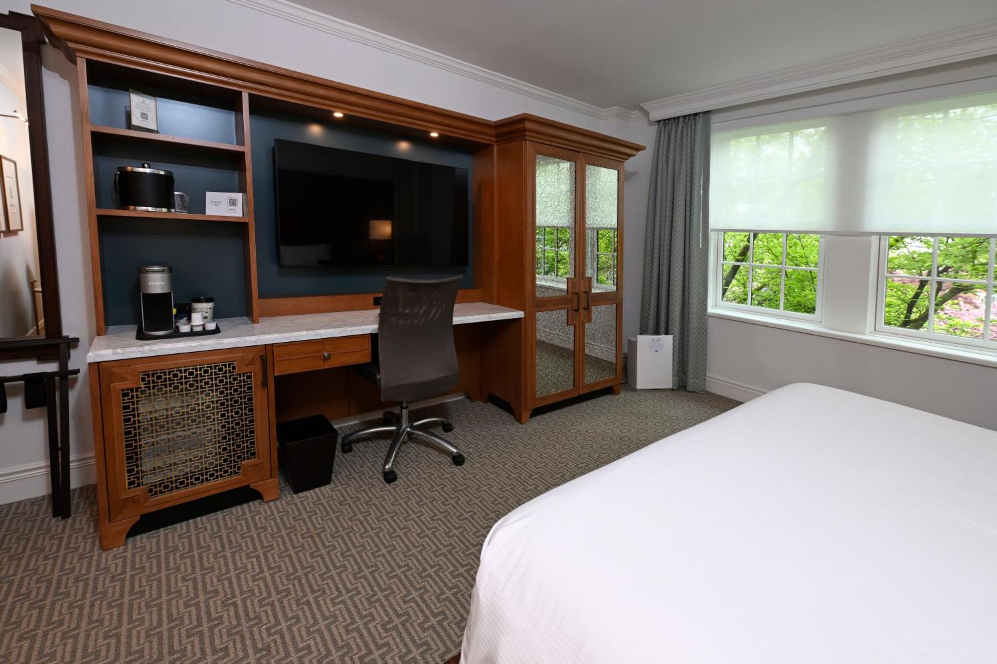 Junior King Suite Seating Area,1638483175:JPEG